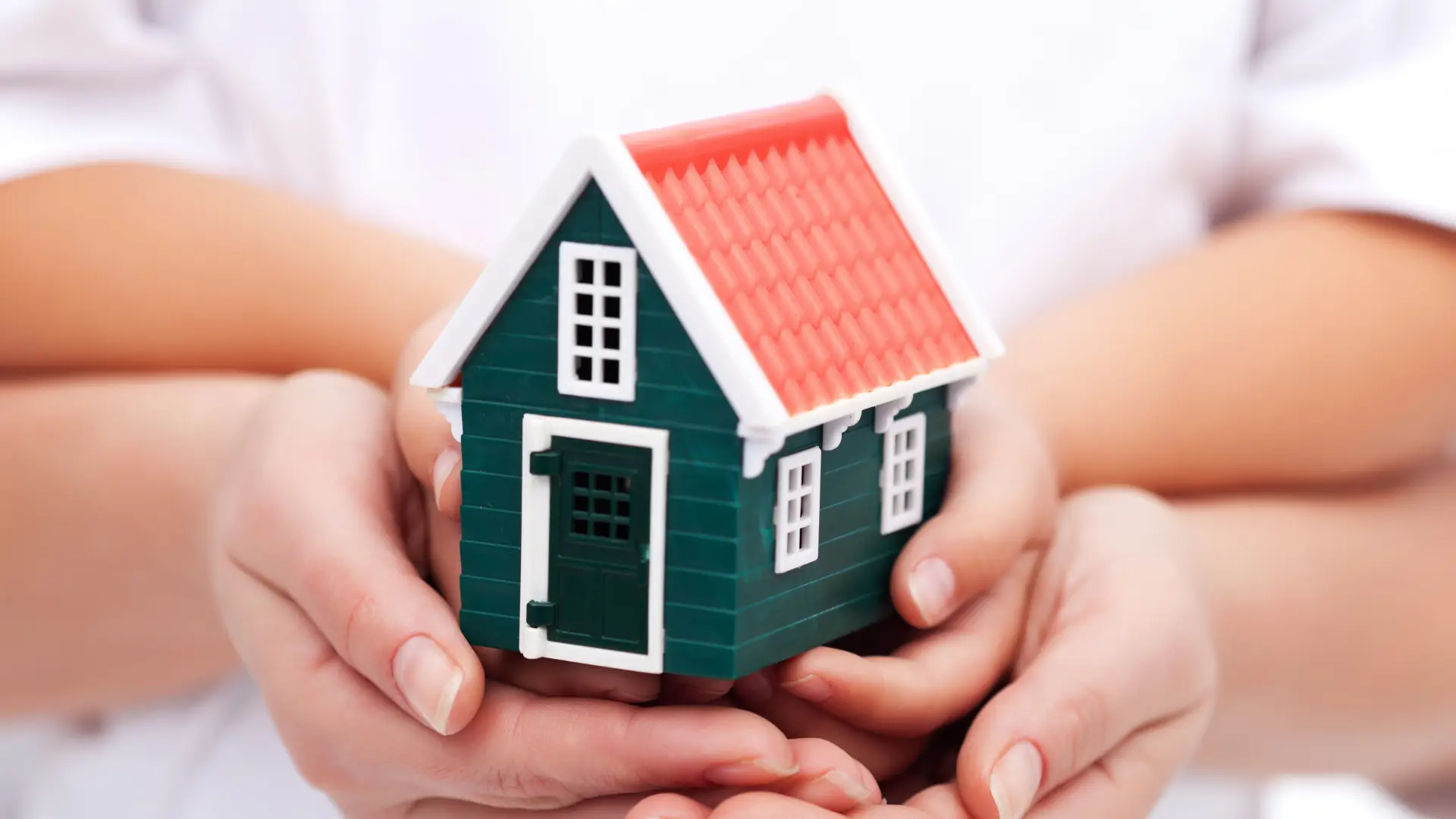 Winter Homebuying in Canada: Seasonal Opportunities and Challenges